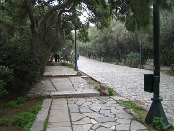 מעלה הדרך אל עבר גבעת פילופאפו מעלה הדרך אל עבר גבעת פילופאפו